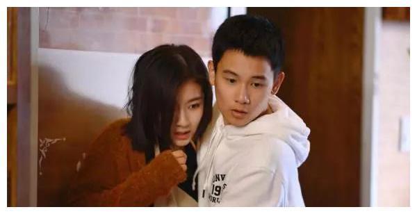 胡先煦曝拍摄花絮,跟李兰迪演感情戏频频笑场,网友调侃成亮点!