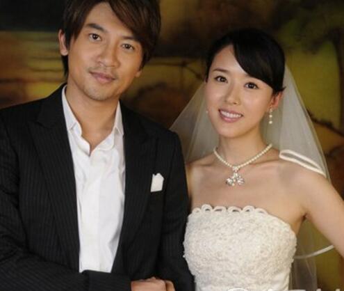 怀孕傻三年,李艾晒照却忘修图,素颜一面,张徐宁后悔了?