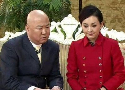 ​牛莉结婚20年和老公恩爱如初,娱乐圈零绯闻,女儿越发漂亮!