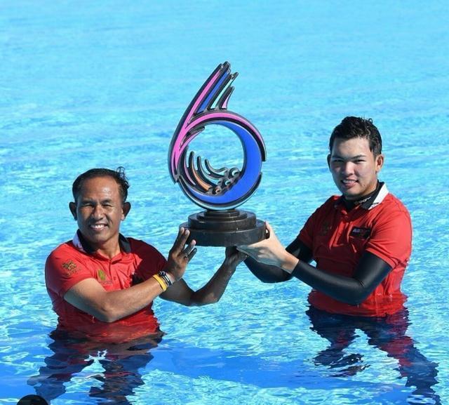 喜获冠军的不仅有小麦,还有石昱婷和黑纯一