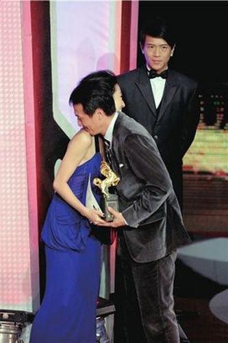 出道即巅峰，台湾文艺片女神，却与大自己17岁渣男纠缠14年