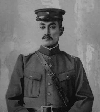 奉军将领汲金纯在九·一八后便辞职,后多次拒绝日寇拉拢和威胁