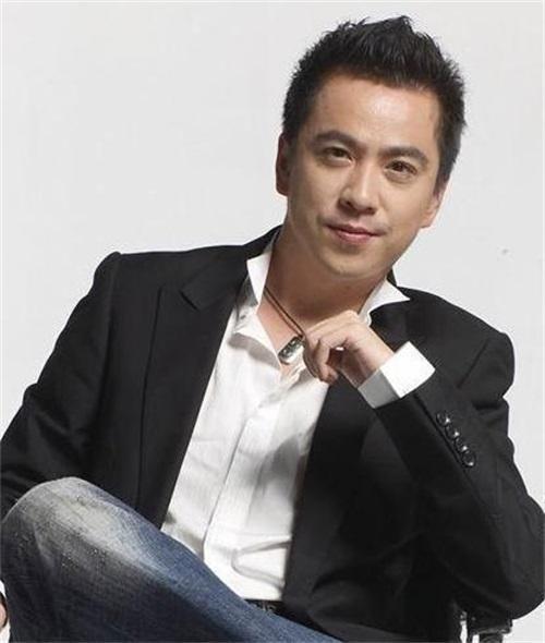 嫁穷小子遭反对,20年后他变身总裁,身价千亿为她补办世纪婚礼