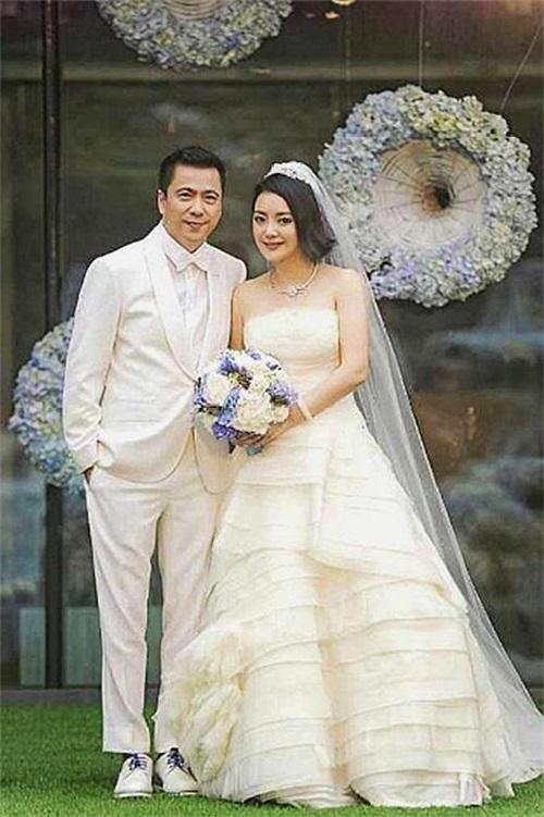 嫁穷小子遭反对,20年后他变身总裁,身价千亿为她补办世纪婚礼