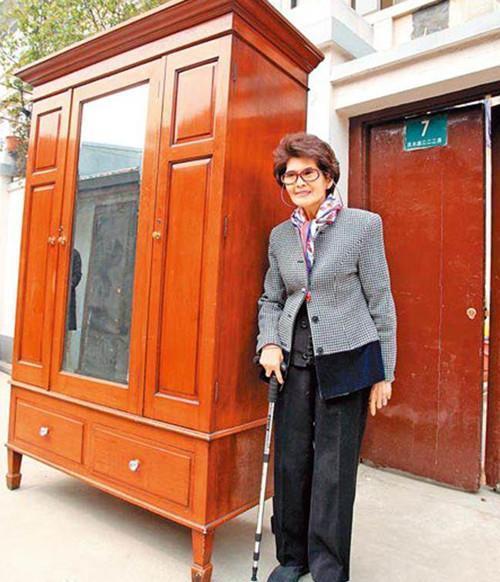 他娶蒋介石女儿当老婆, 还送一箱黄金给我方, 蒋家至今不承认身份