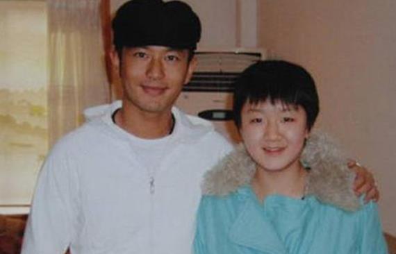 她是90后国乒女神，与黄晓明是表兄妹，身材颜值俱佳却至今单身