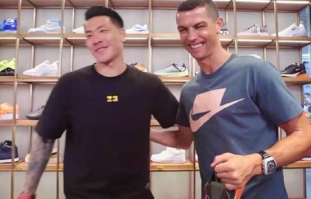 有钱任性！C罗去王大雷鞋店买鞋！刷卡2万多买7双鞋