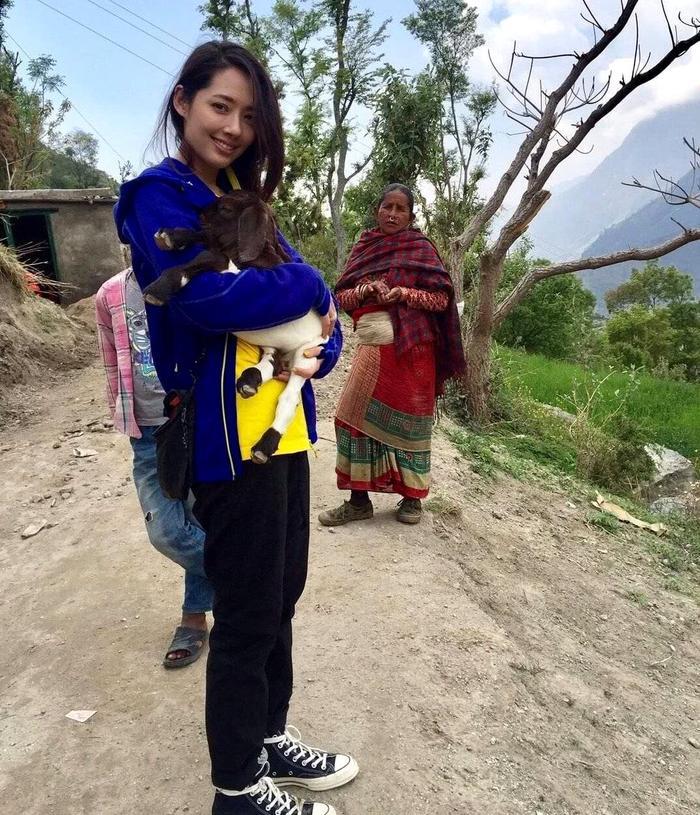 向佐郭碧婷尼泊尔之旅合照曝光，两人兴趣相投越来越有夫妻相