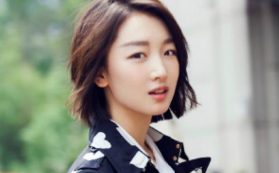 周冬雨为新戏剪板寸，被网友称赞已真正走上演员之路，打了谁的脸