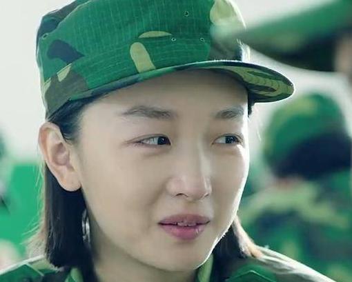 周冬雨为新戏剪板寸，被网友称赞已真正走上演员之路，打了谁的脸