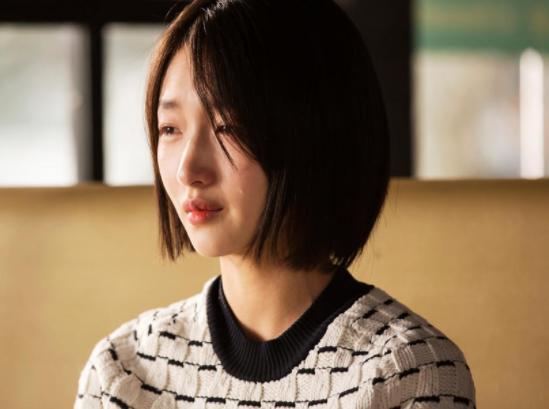 周冬雨为新戏剪板寸，被网友称赞已真正走上演员之路，打了谁的脸