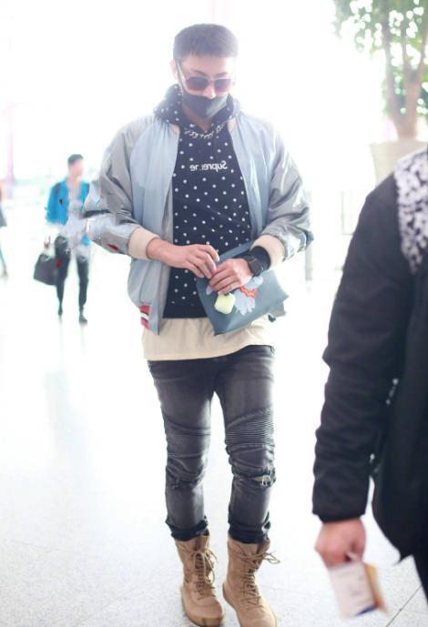 黄子韬发福胖了20斤，大长腿变成“大象腿”，不再是花美男