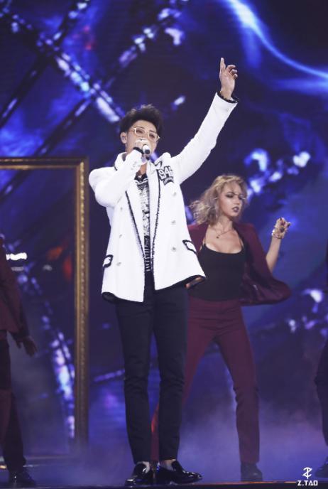 黄子韬发福胖了20斤，大长腿变成“大象腿”，不再是花美男