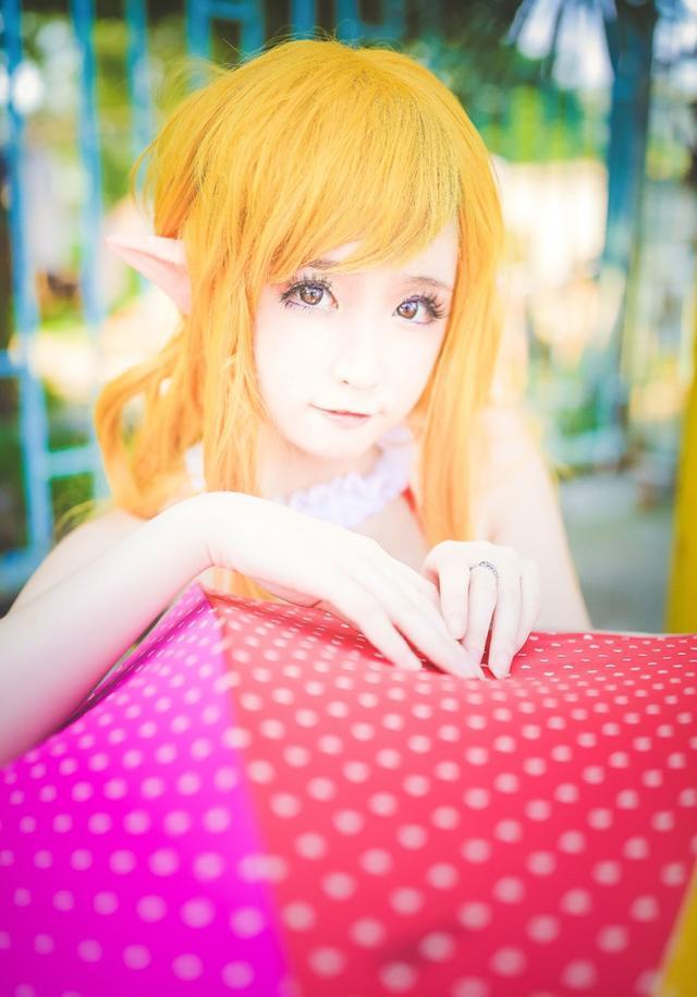 二次元妹子刀剑神域亚丝娜性感COS福利美图