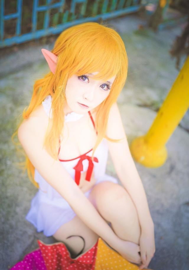 二次元妹子刀剑神域亚丝娜性感COS福利美图