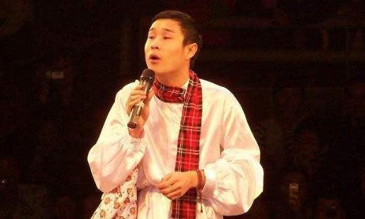 春晚《故园之恋》让他一夜走红，一生未婚未育，去世时年仅41岁