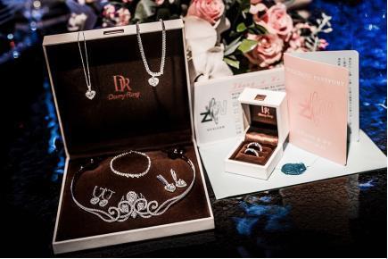 吴敏霞大婚戴的DR对戒，购买需要什么条件？