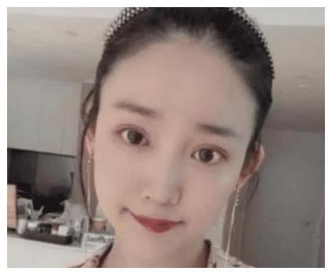 绿地事件女主有多美?早期清纯照曝光,网友:真有那么清纯就好了