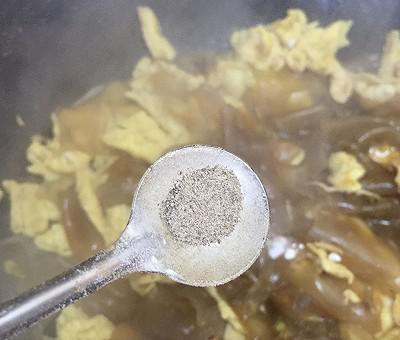 鸭蛋炒粉皮（10分钟快手家常菜）