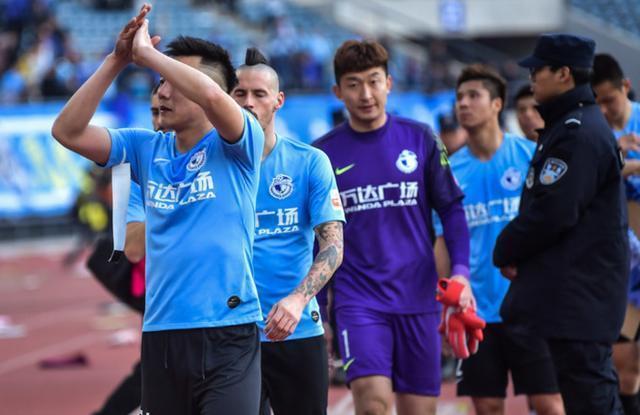 大连一方主场负泰达遭遇两连败