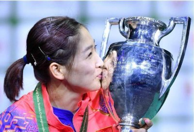 ​刘诗雯谈夺冠感动哭马龙：他同情我的不易