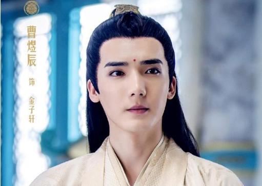 明明很帅却一直不红,景甜也没捧红他,不料却被肖战意外带火了