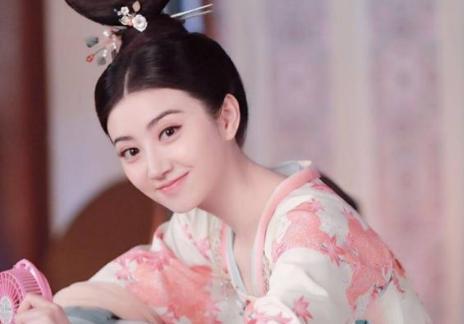 明明很帅却一直不红,景甜也没捧红他,不料却被肖战意外带火了