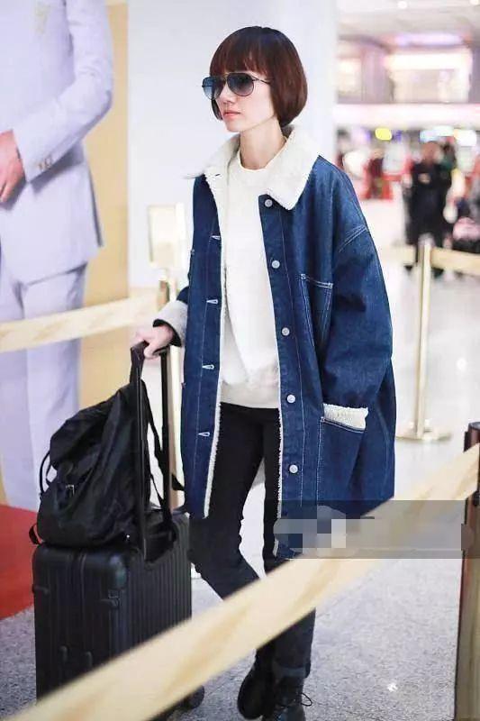 波波头短发搭配基础休闲装优雅大气,41岁袁泉真有气质感!