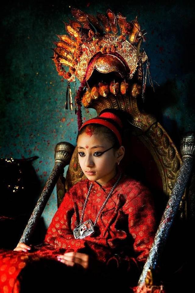 尼泊尔活女神,在位风光无限,国王见她都要下跪,退位却无人敢娶