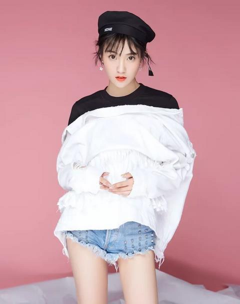 她在《沙海》里长着一张“初恋脸”,生活里被称为“意境少女”