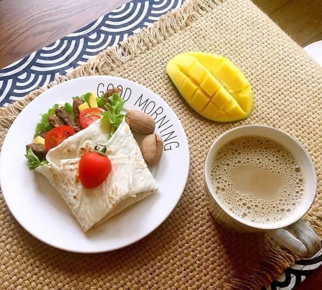 肯德基的网红嫩牛五方,店里卖18块,在家做,一个成本不到10块钱