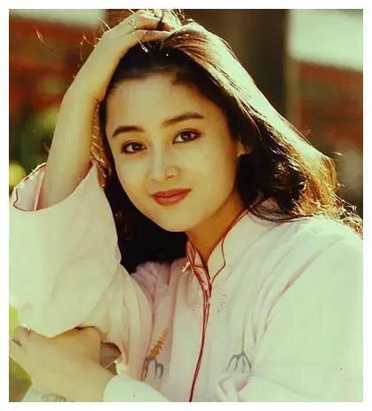 20岁关之琳和20岁陈红,都是国色天香,哪个更打动你