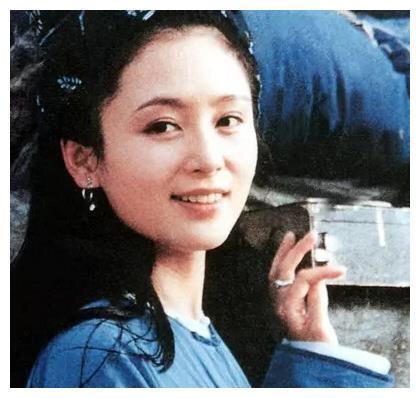 20岁关之琳和20岁陈红,都是国色天香,哪个更打动你