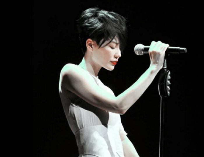 19岁入狱,23岁重病,25岁一举打败周杰伦,一首歌让无数人落泪