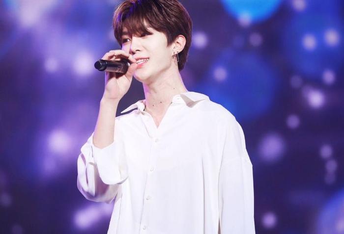 原来范丞丞是艺名，说出他的真名之后，粉丝：应该把名字改回来