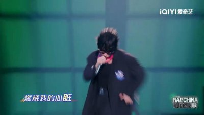 ​刘炫廷在「中国说唱巅峰对决」表演《蜥蜴》踢馆成功