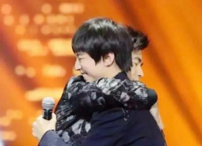 ​周杰伦44岁生日，王俊凯连续八年准时送上生日祝福，引起网与热议