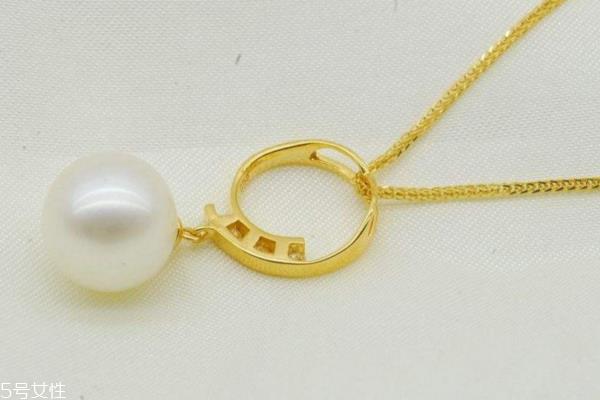 戴黄金项链有什么好处 对健康有益 戴黄金项链有什么好处 对健康有益