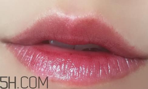 美宝莲小灯管srd18试色图 美宝莲小灯管spk23试色 美宝莲小灯管srd18试色图 美宝莲小灯管spk23试色