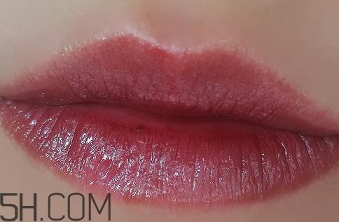 美宝莲小灯管srd18试色图 美宝莲小灯管spk23试色 美宝莲小灯管srd18试色图 美宝莲小灯管spk23试色