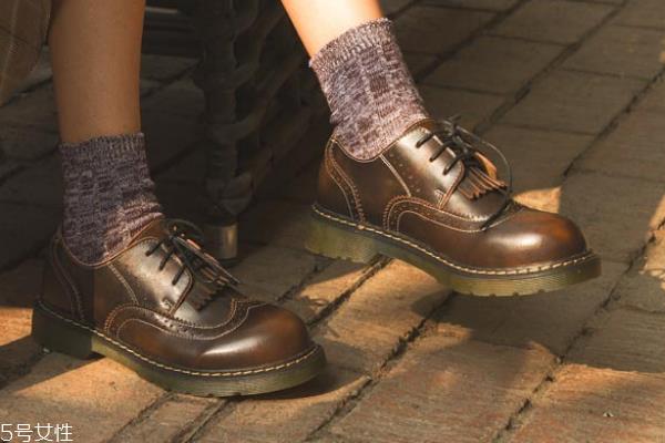 皮鞋为什么会臭 脚部汗腺导致 皮鞋为什么会臭 脚部汗腺导致