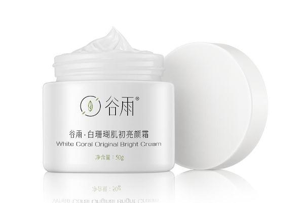 素颜霜是保湿霜吗 日常使用素颜霜时需要注意什么 素颜霜是保湿霜吗 日常使用素颜霜时需要注意什么