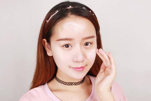 素颜霜是保湿霜吗 日常使用素颜霜时需要注意什么 素颜霜是保湿霜吗 日常使用素颜霜时需要注意什么