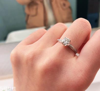 钻戒可以戴右手吗?钻戒戴右手可以吗? 钻戒可以戴右手吗?钻戒戴右手可以吗?