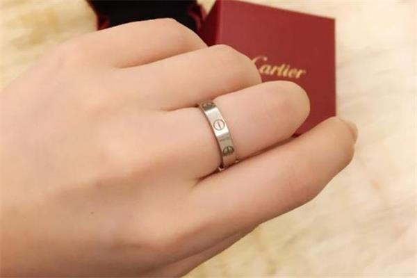 卡地亚戒指会褪色吗 卡地亚戒指褪色怎么办 卡地亚戒指会褪色吗 卡地亚戒指褪色怎么办