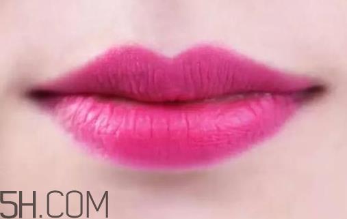 玫珂菲明星挚爱润哑唇膏试色_C303试色 玫珂菲明星挚爱润哑唇膏试色_C303试色