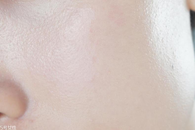 雅诗兰黛晶透沁白气垫遮瑕效果好吗 和dw气垫哪个好 雅诗兰黛晶透沁白气垫遮瑕效果好吗 和dw气垫哪个好