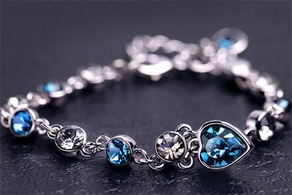 水晶变黑是什么原因 水晶变黑了怎么办 水晶变黑是什么原因 水晶变黑了怎么办