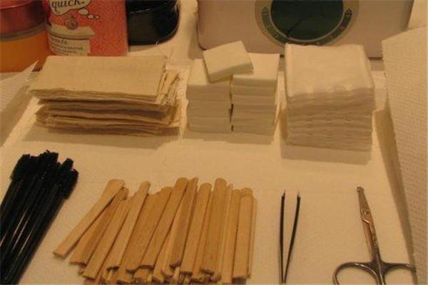 蜜蜡修眉的危害 使用蜜蜡不能太频繁 蜜蜡修眉的危害 使用蜜蜡不能太频繁