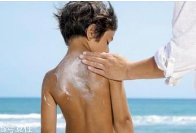 安耐晒蓝瓶需要卸妆吗 这个夏天让你白白嫩嫩 安耐晒蓝瓶需要卸妆吗 这个夏天让你白白嫩嫩